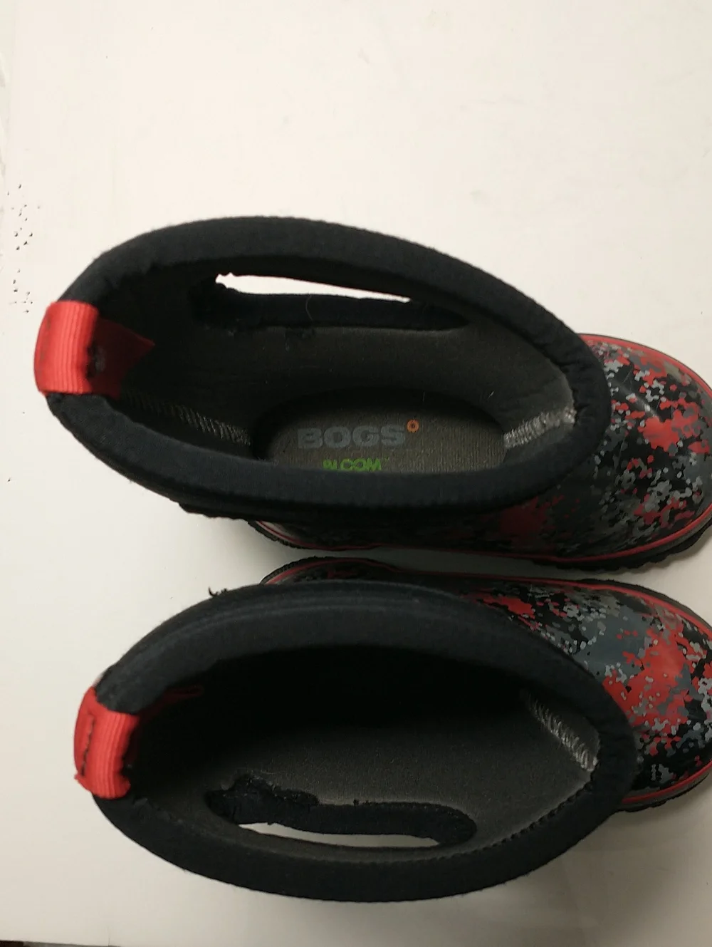 Bogs Classic Waterproof Winter Boot, Toddler Size 9, Red / Black, Rated -30°F